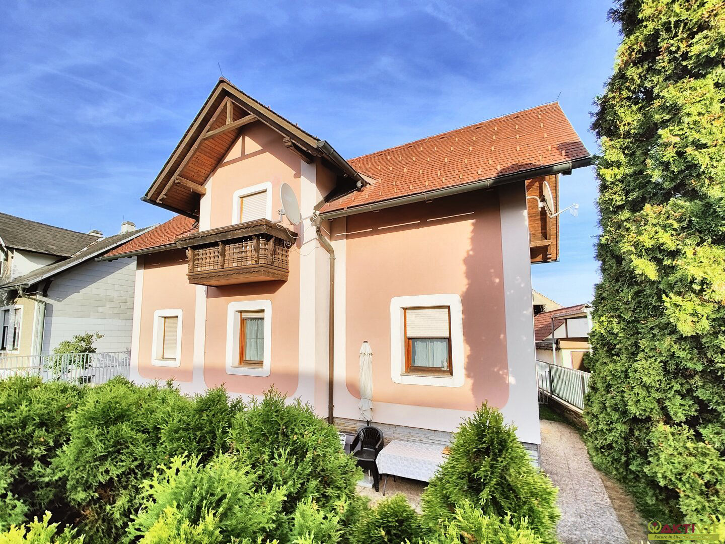 Renditeobjekt mit zwei Wohnhäusern, Garten, Doppelgarage und Carport, teilweise vermietet
