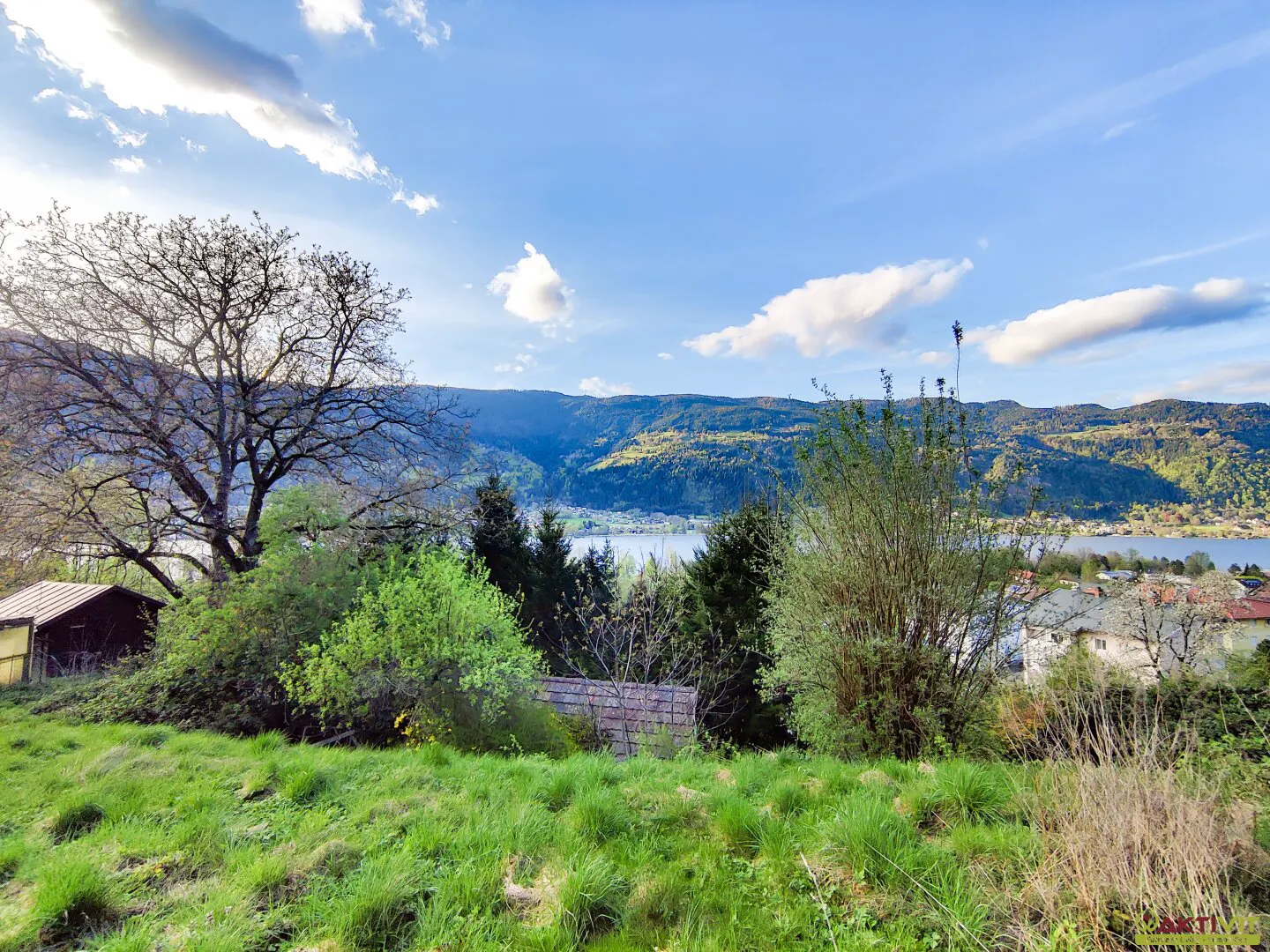 Kleingarten mit Seeblick auf den Ossiacher-See. - Nur 3 Stück verfügbar: Schnell anfragen!